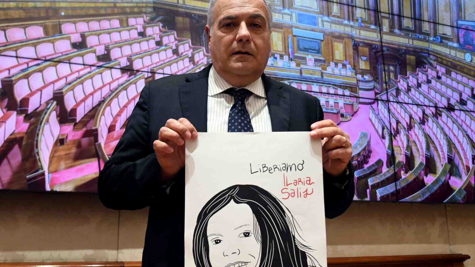 Papà Salis: "Meloni non mi risponde. Schlein ha gestito male la candidatura di Ilaria"