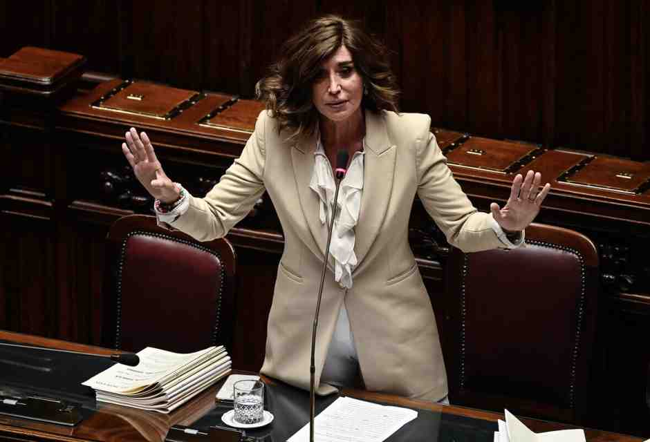 Bernini contro il boicottaggio a Israele: "Gli accordi con gli atenei sono canali di dialogo"