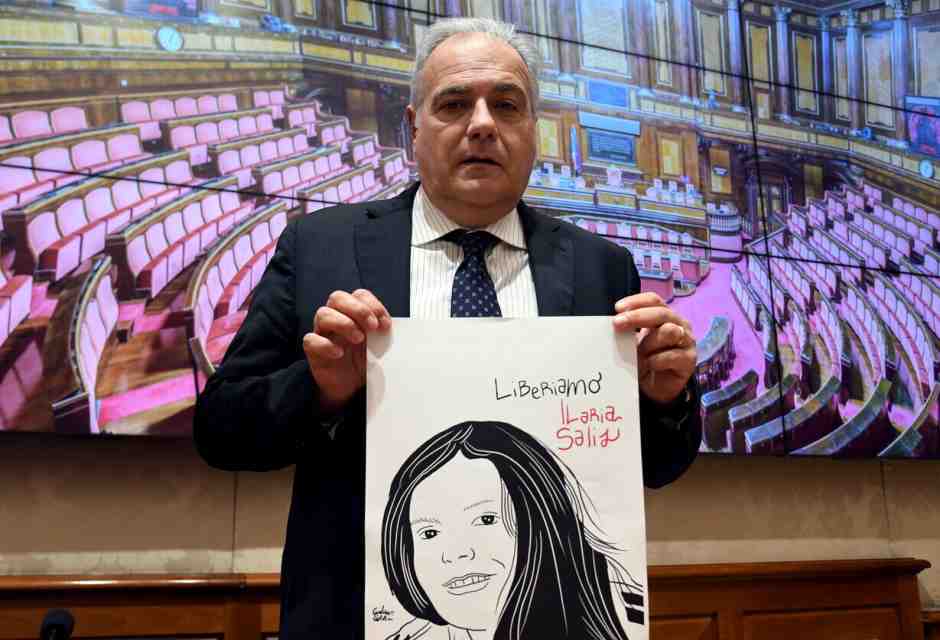 Papà Salis: "Meloni non mi risponde. Schlein ha gestito male la candidatura di Ilaria"