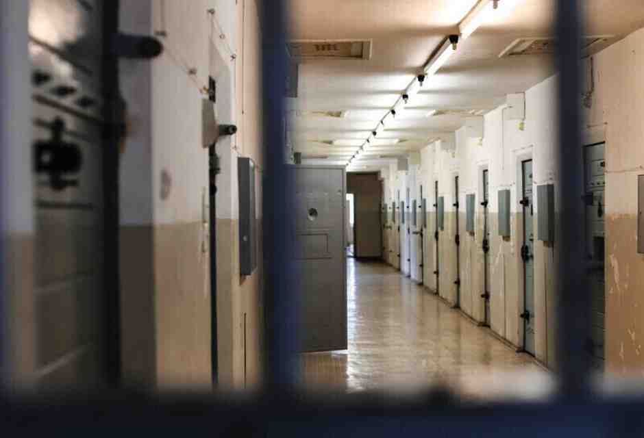 Il Comitato europeo contro la tortura è in Italia per visitare le carceri (che scoppiano di detenuti)