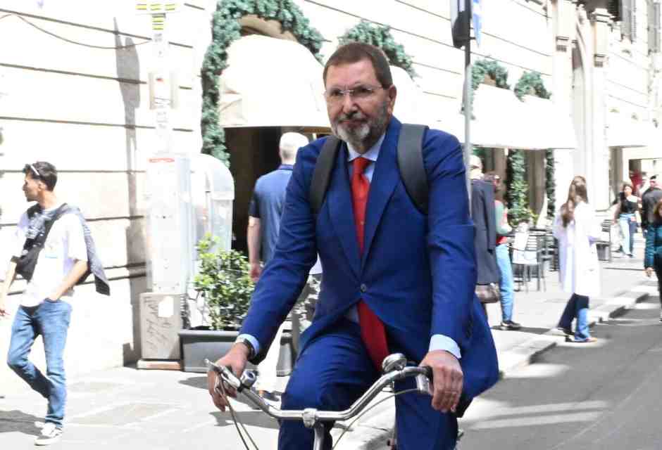 Il "Quarto stato" di Ignazio Marino per l'Europa: in bicicletta e con Avs
