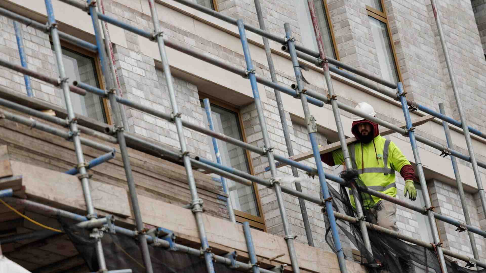 Il governo liscia troppo il pelo ai furbetti della casa ma sulle regole edilizie un problema c’è