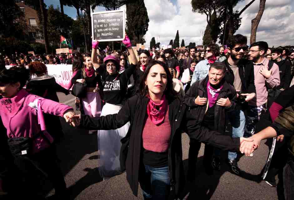 Dalle suffragette all’attivismo online: i movimenti delle donne a confronto col potere