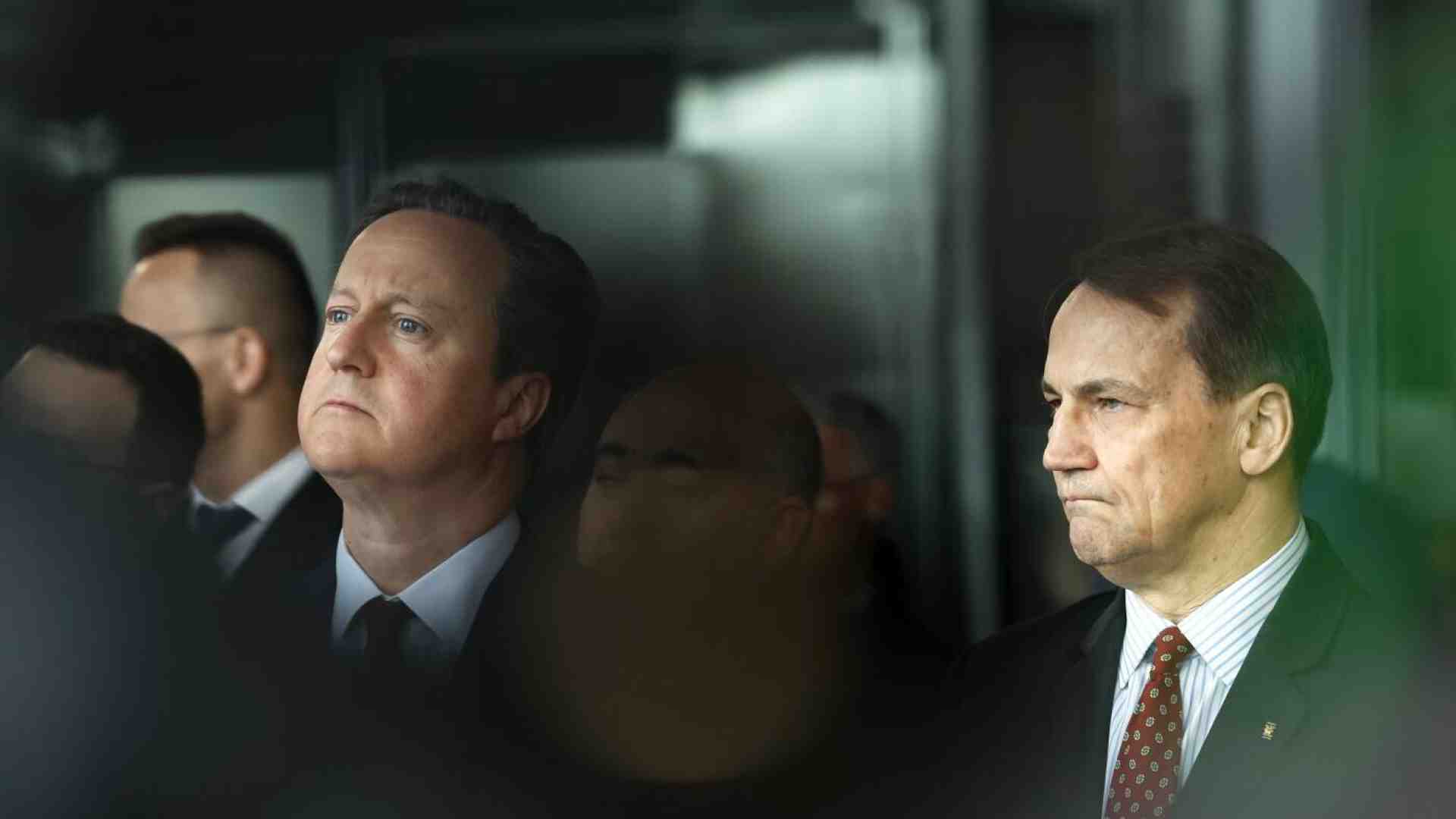 Il ministro polacco Sikorski spiega come spaventare Putin