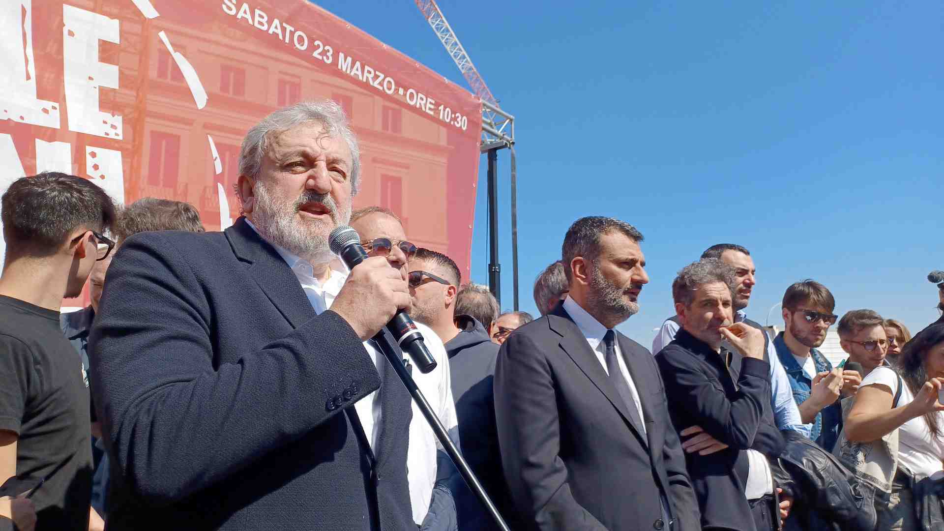 Il modello Emiliano è l'icona del moralismo qualunquista che la sinistra non vuole lasciarsi alle spalle