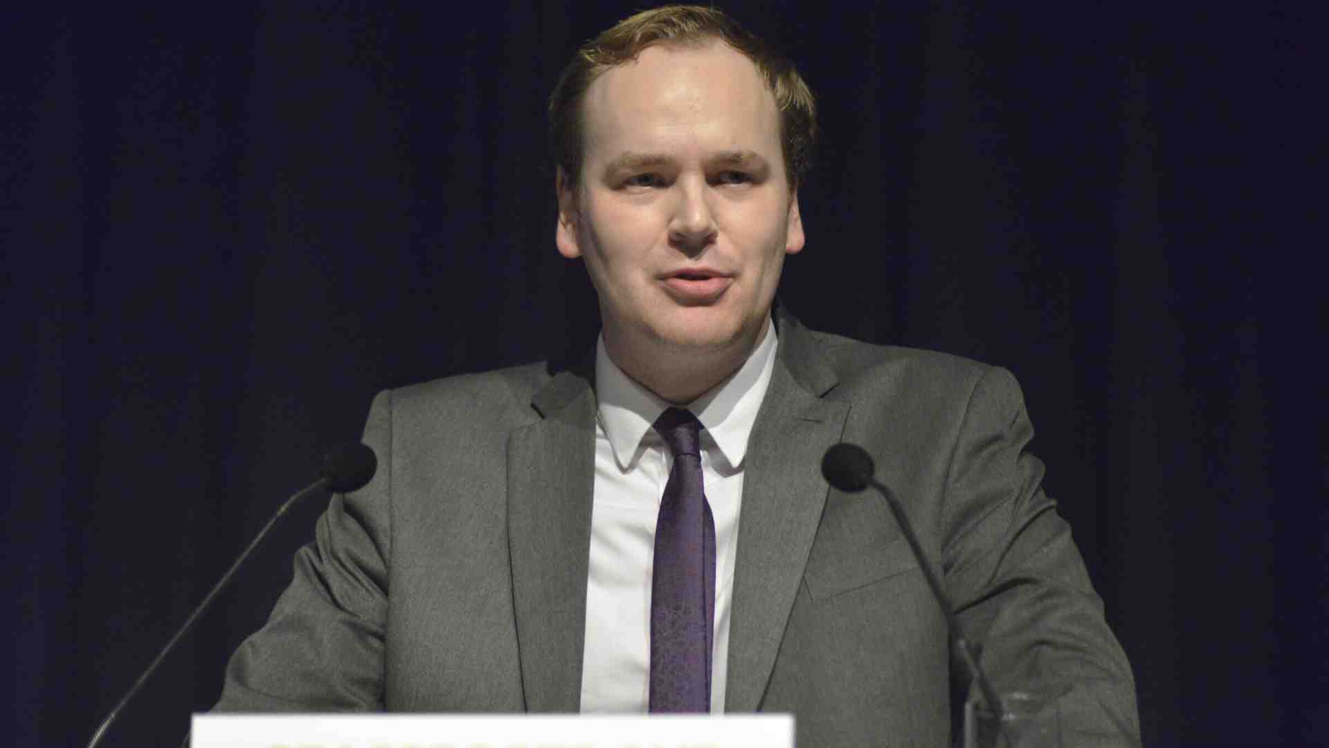 App e foto osé. La trappola al miele di cui parla tutta Westminster