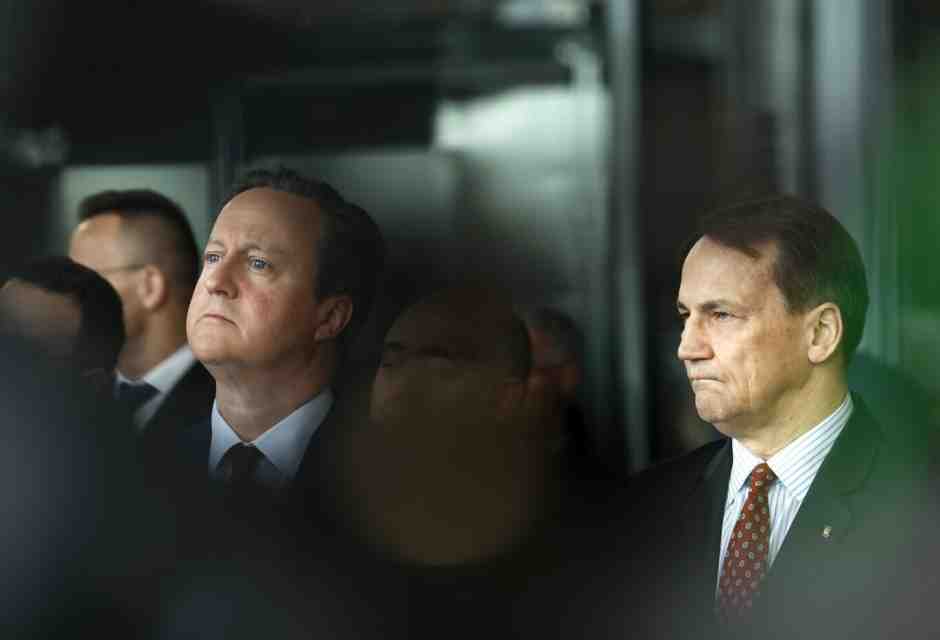 Il ministro polacco Sikorski spiega come spaventare Putin