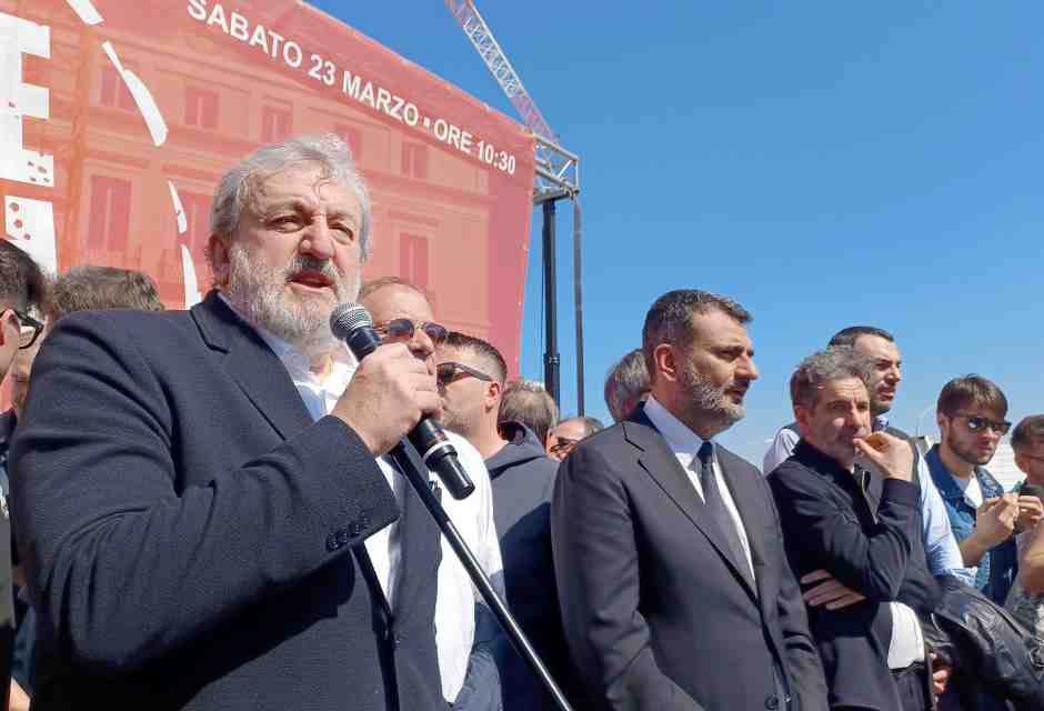 Il modello Emiliano è l'icona del moralismo qualunquista che la sinistra non vuole lasciarsi alle spalle