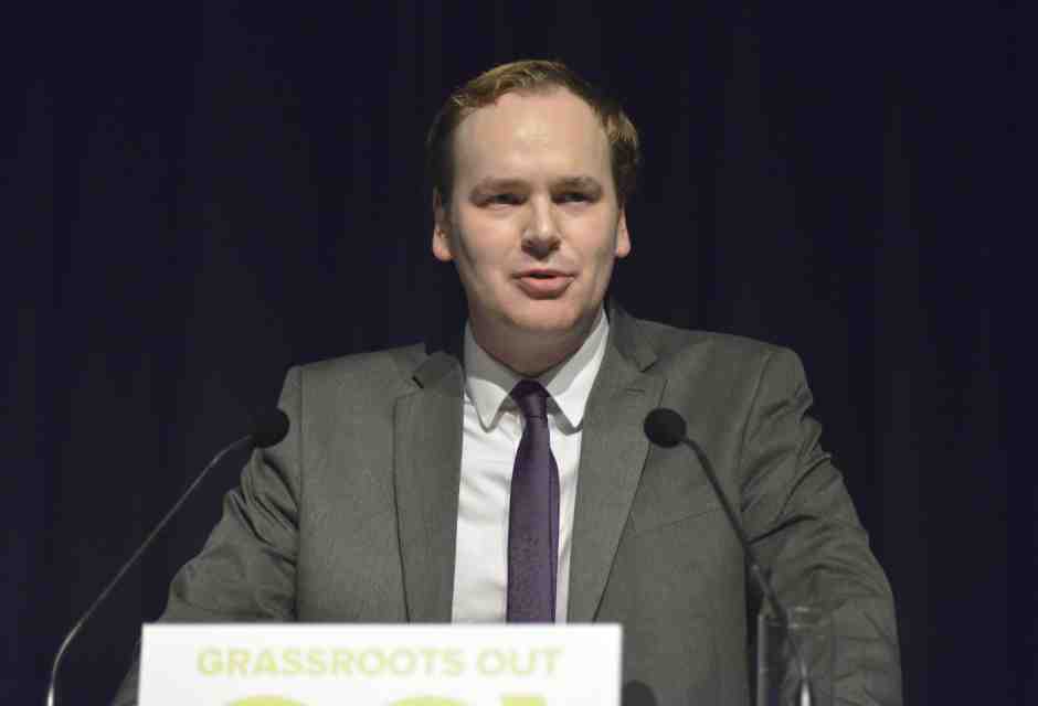 App e foto osé. La trappola al miele di cui parla tutta Westminster