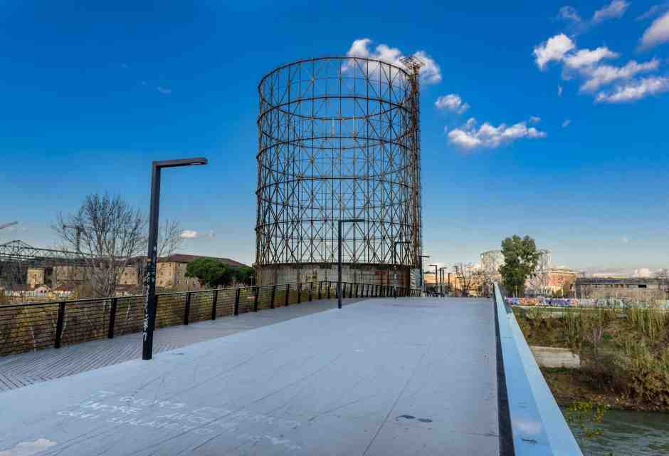Belle ma non ci vivrei. Torri, tombe e altre architetture inabitabili. Un libro