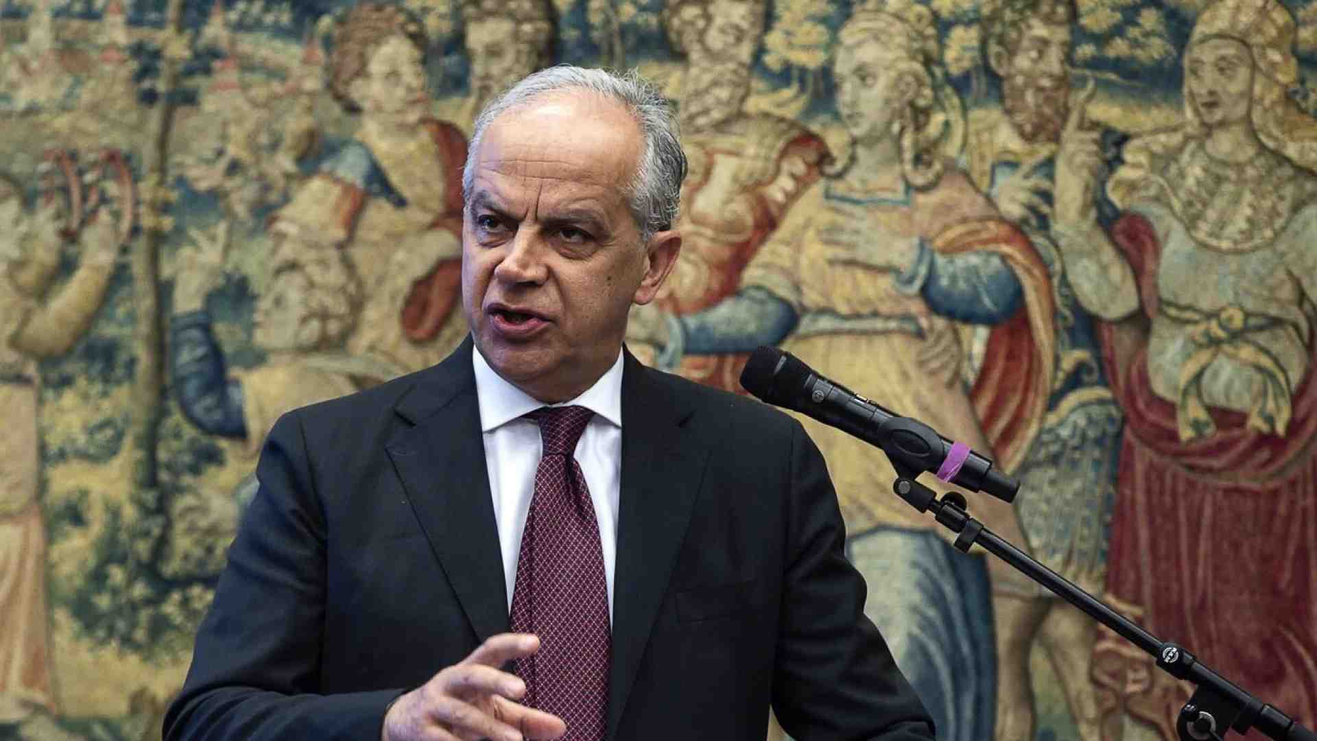 Caso Bari, Piantedosi: "Si vota a giugno, nessuno slittamento per gli ispettori"