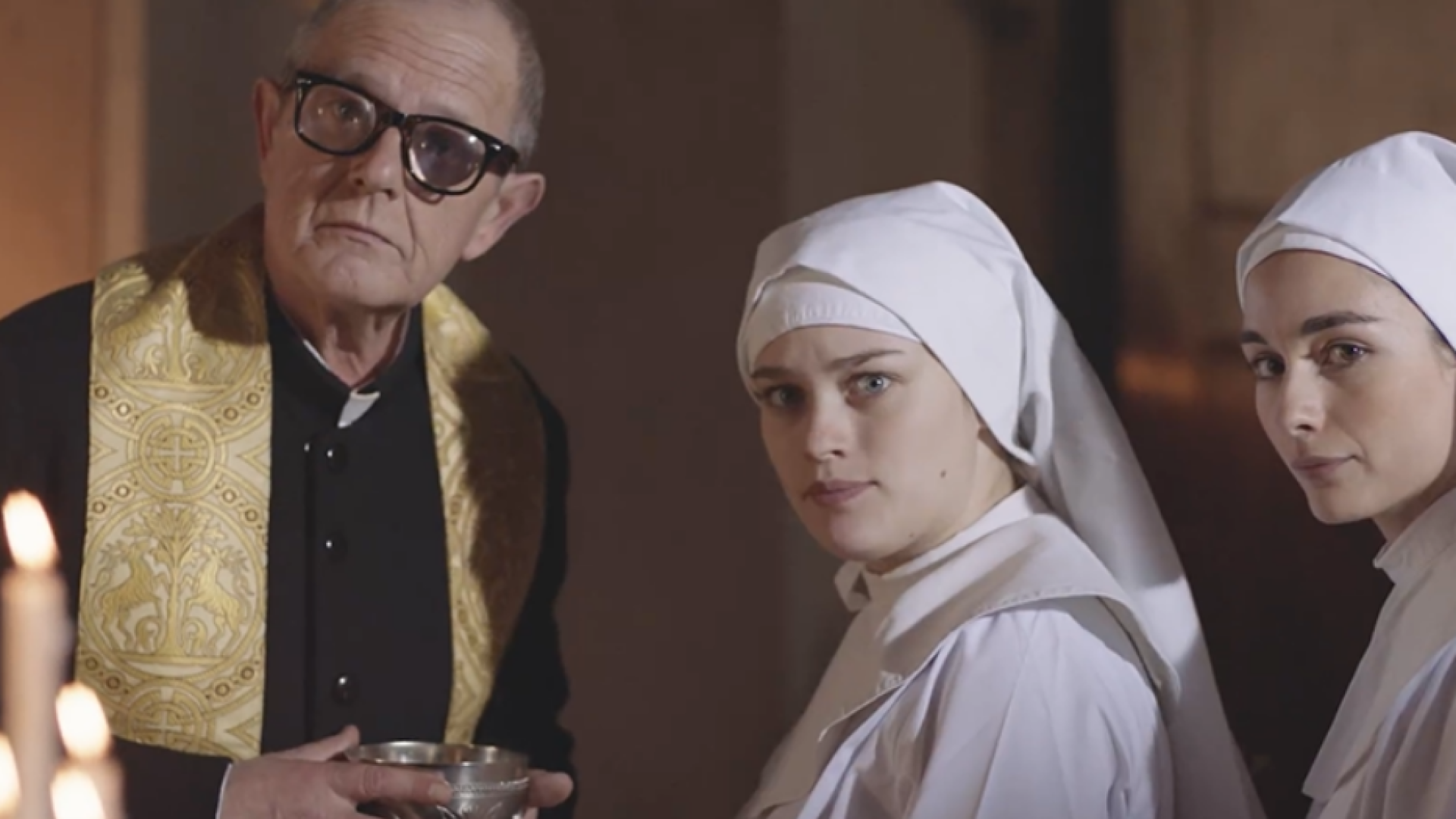 L'Eucaristia e la patatina. Spot in tripla versione, una blasfema