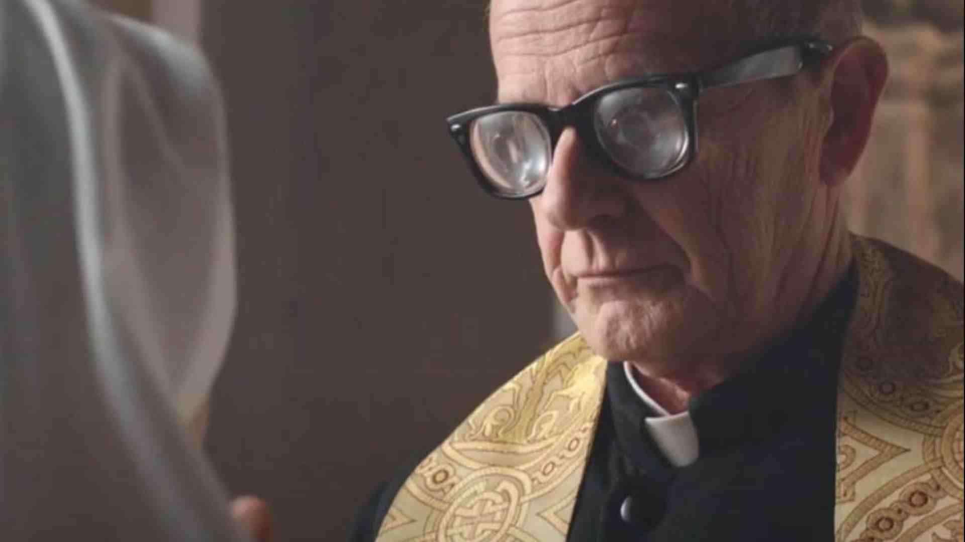 Bloccati gli spot su Eucaristia e patatine