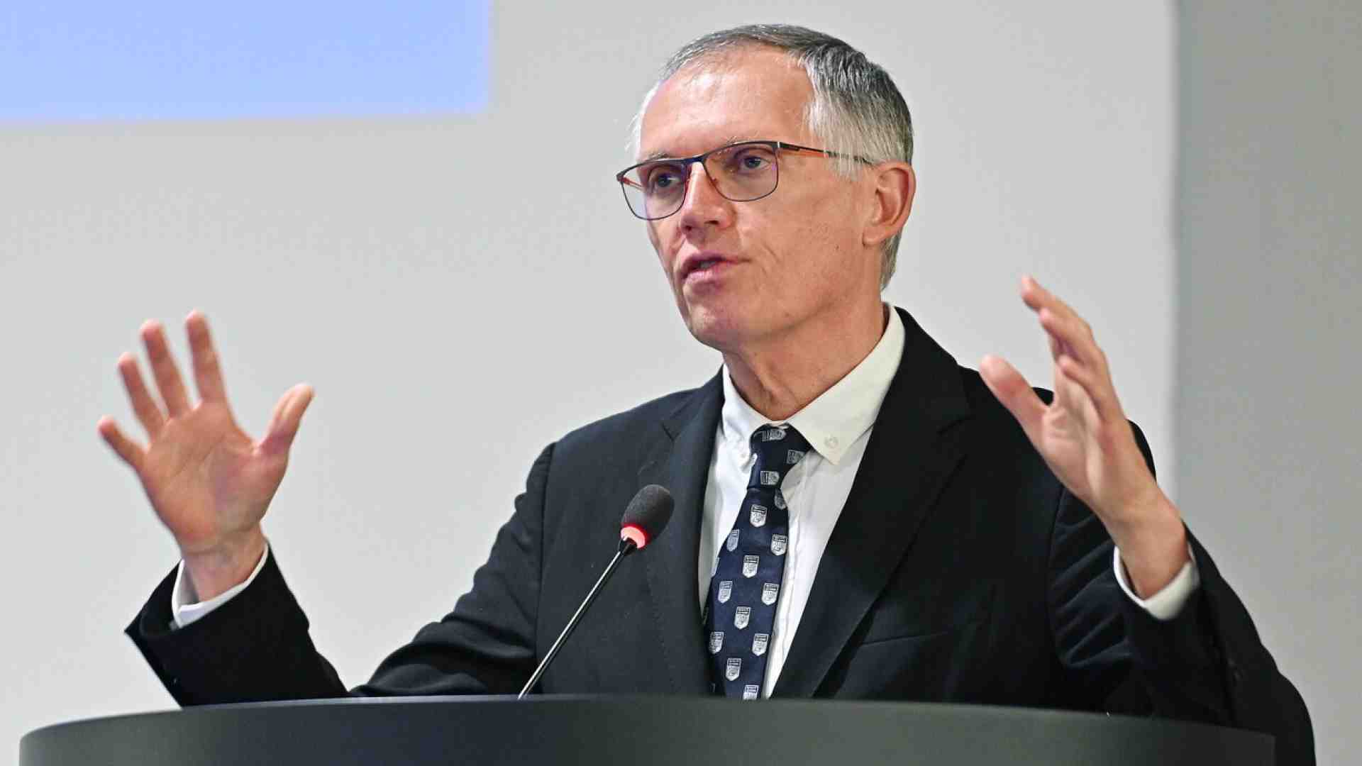 Tavares: "L'addio di Stellantis dall'Italia è una fake news". Urso: "Diano rassicurazioni"