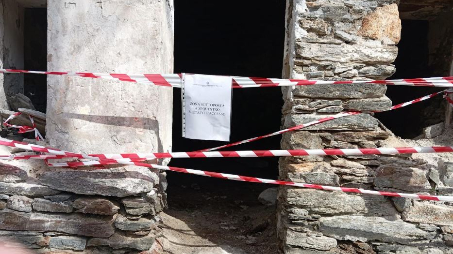 Donna trovata morta in un rudere: arrestato un giovane a Lione