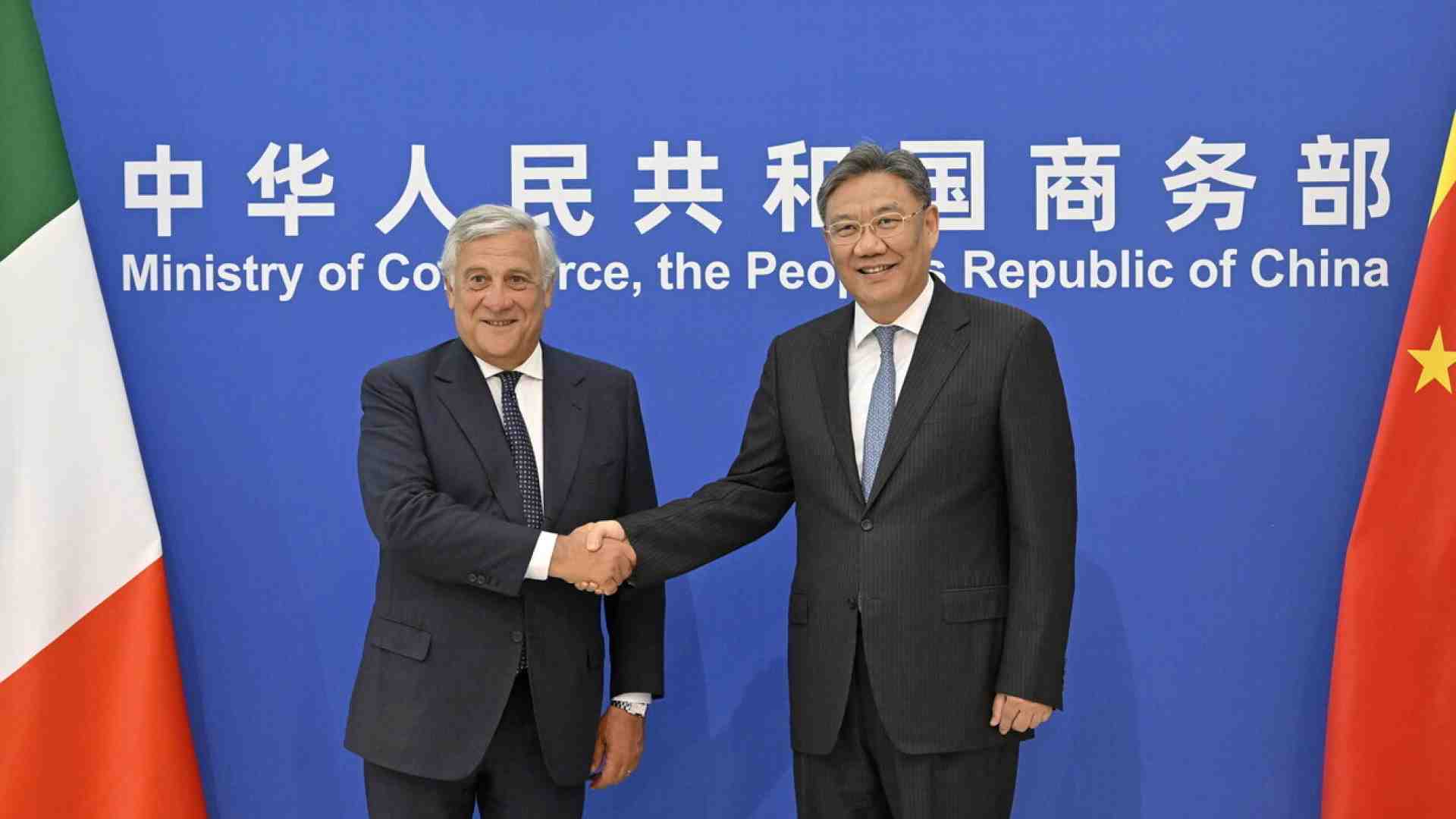 Tajani e Wang Wentao insieme in Italia. Storia di una relazione complicata