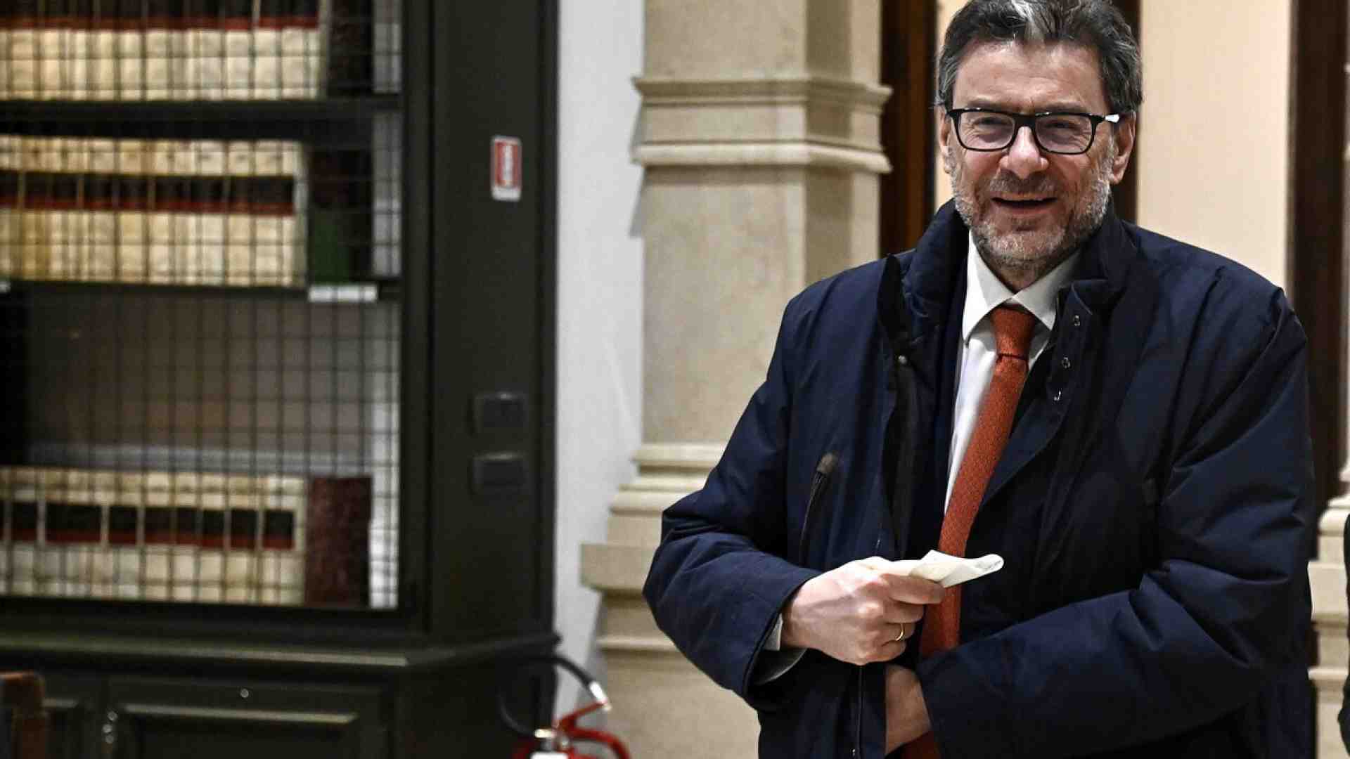 La direttiva case green è legge con il voto contrario di Italia e Ungheria. Giorgetti: "Chi paga?"