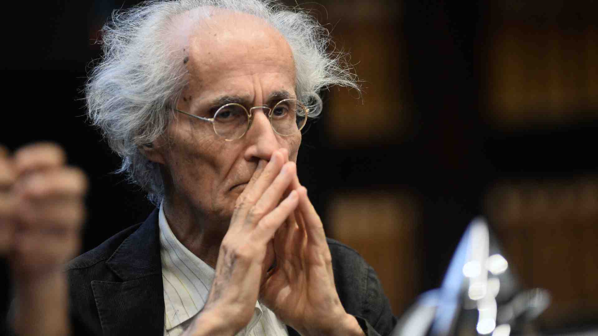 I monumenti umani a cui manca il tempo perfino per un ruttino