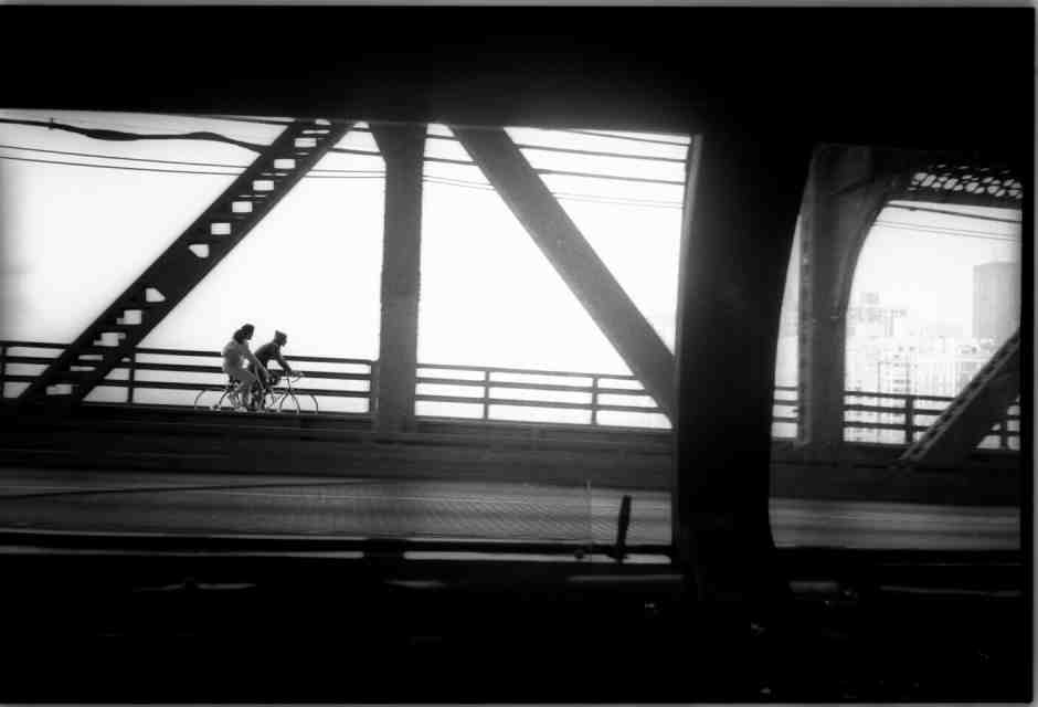 Ho cercato la ragazza sul ponte, ma non c’era più. C’era l’altra