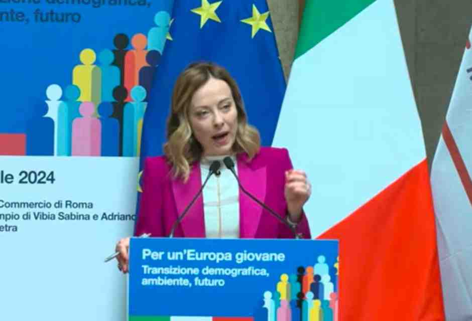 Meloni: "L'utero in affitto una pratica disumana. Diventi presto reato universale"
