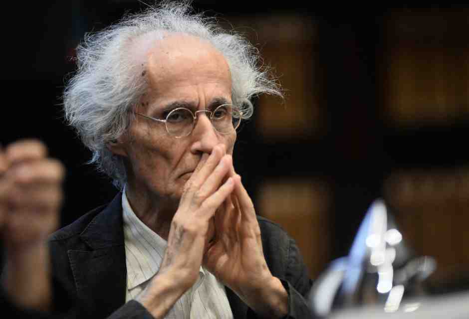 I monumenti umani a cui manca il tempo perfino per un ruttino