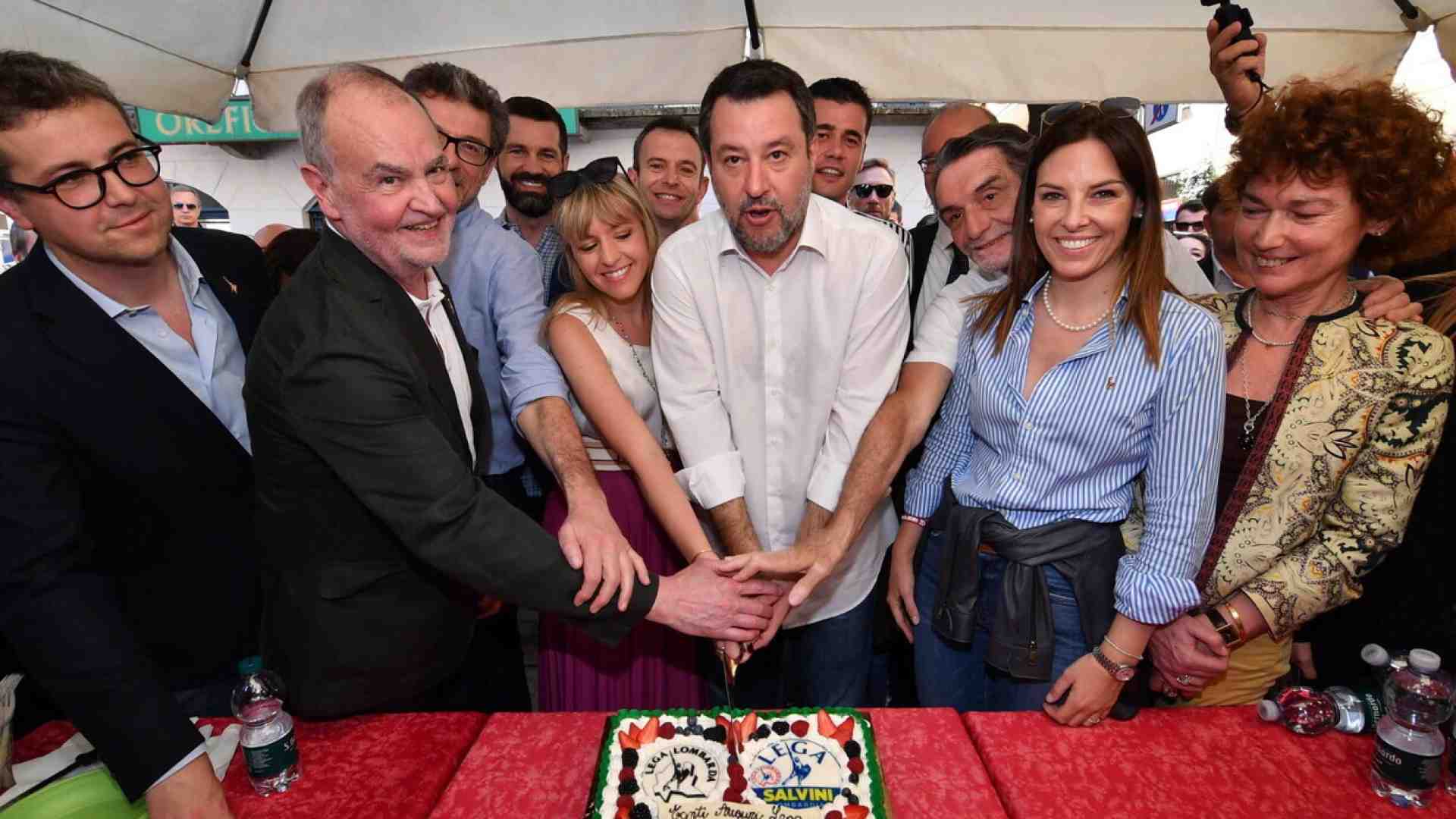 Salvini risponde a Bossi: "Gli insulti mi aiutano"