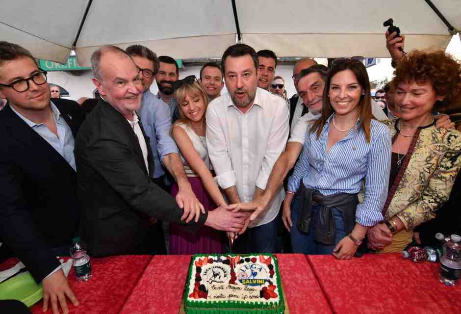 Salvini risponde a Bossi: "Gli insulti mi aiutano"