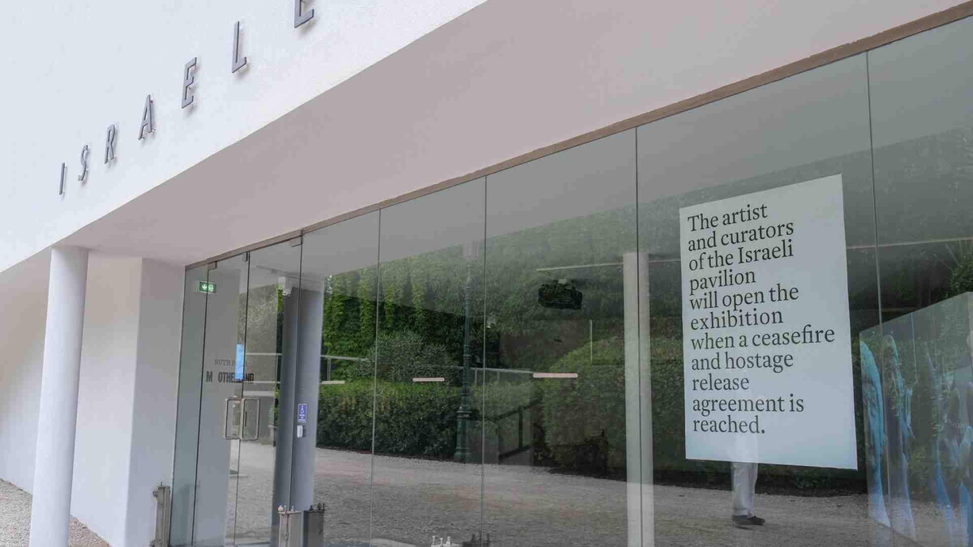 Sospendere l'arte per la guerra e rimanere senza arte, ma con la guerra