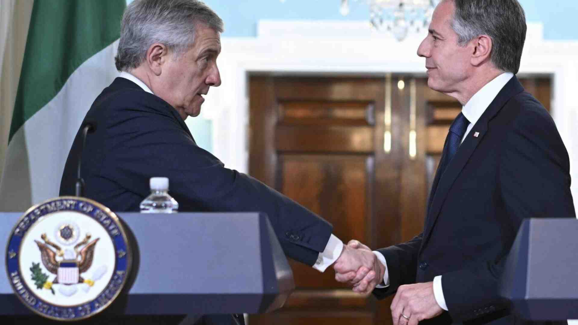 Tajani s'impegna con Blinken a combattere la disinformazione di Mosca e Pechino