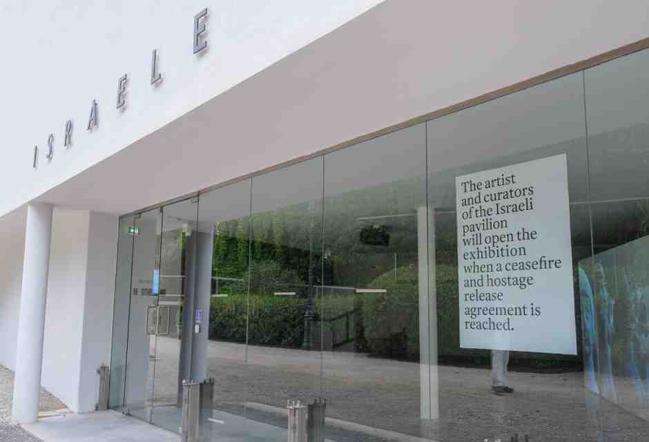 Sospendere l'arte per la guerra e rimanere senza arte, ma con la guerra