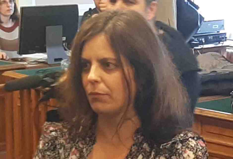 Le catene di Ilaria Salis: Fratoianni tratta per candidarla capolista nel nord-ovest con Avs
