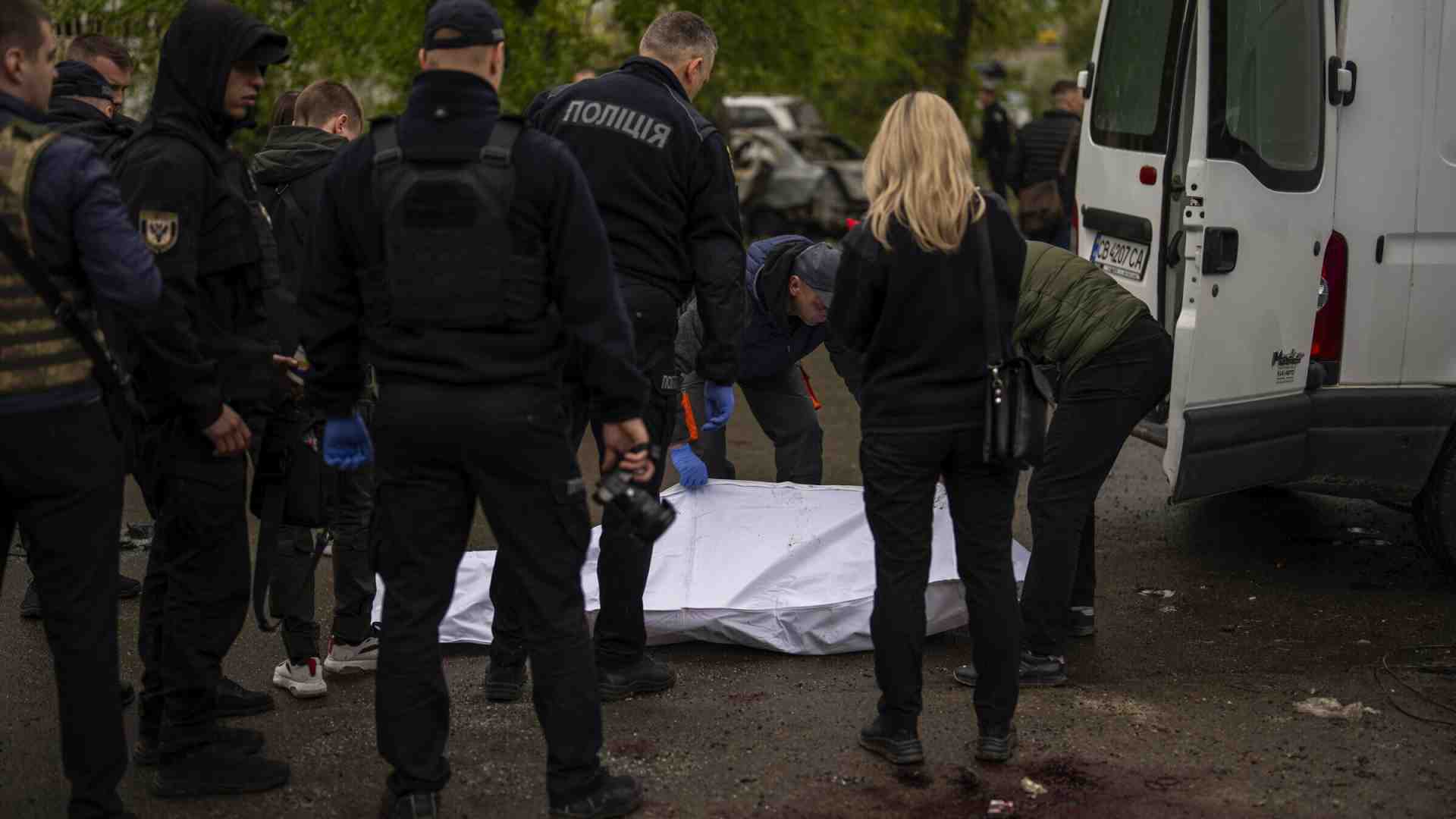 I missili su Chernihiv e le mappe dei rifugi che il padiglione ucraino dissemina per Venezia