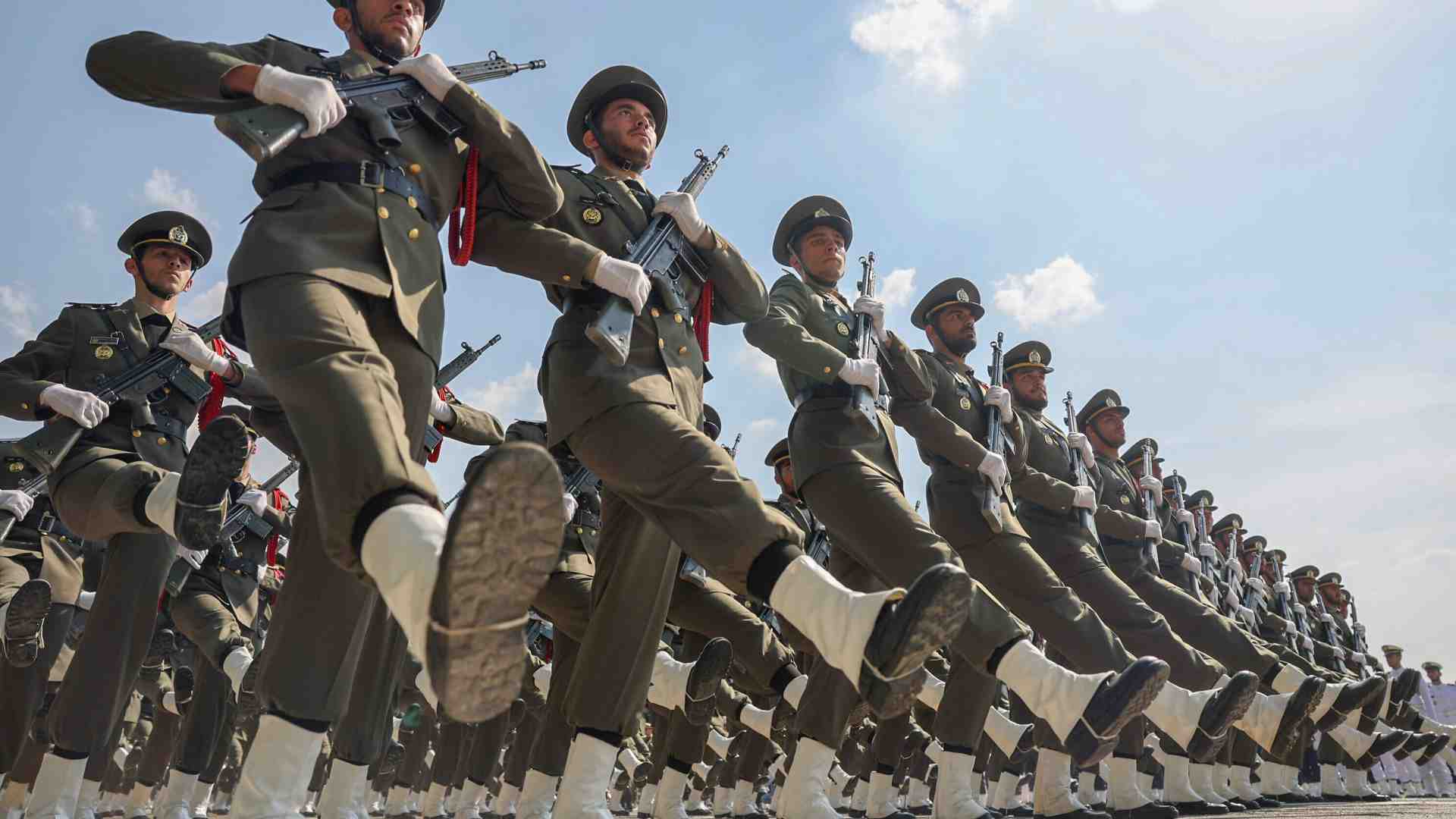 Sanzionare l’Iran non basta più