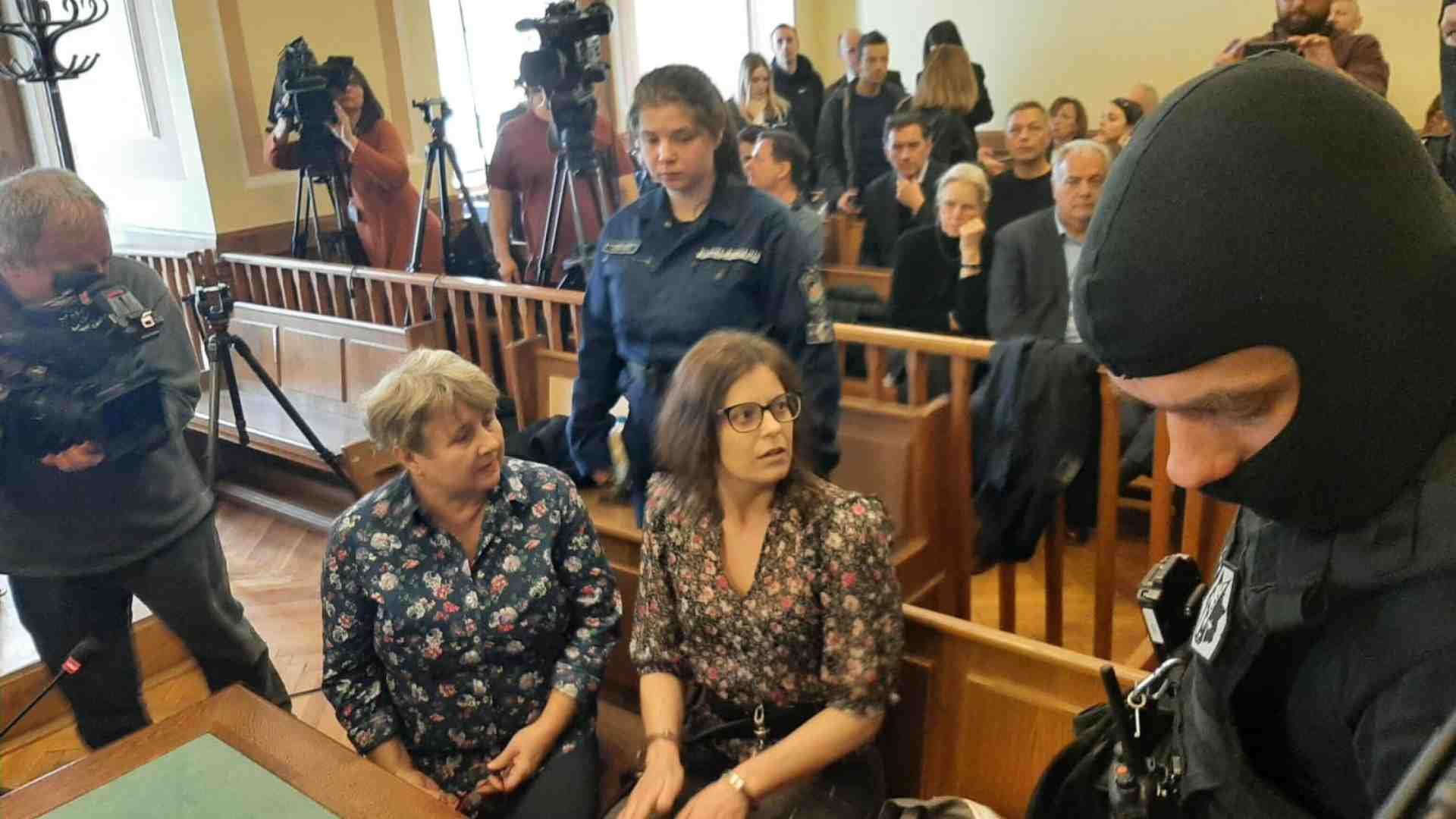 Ilaria Salis candidata con Avs alle Europee: alle 15 c'è stata la firma dell'italiana nel carcere di Budapest