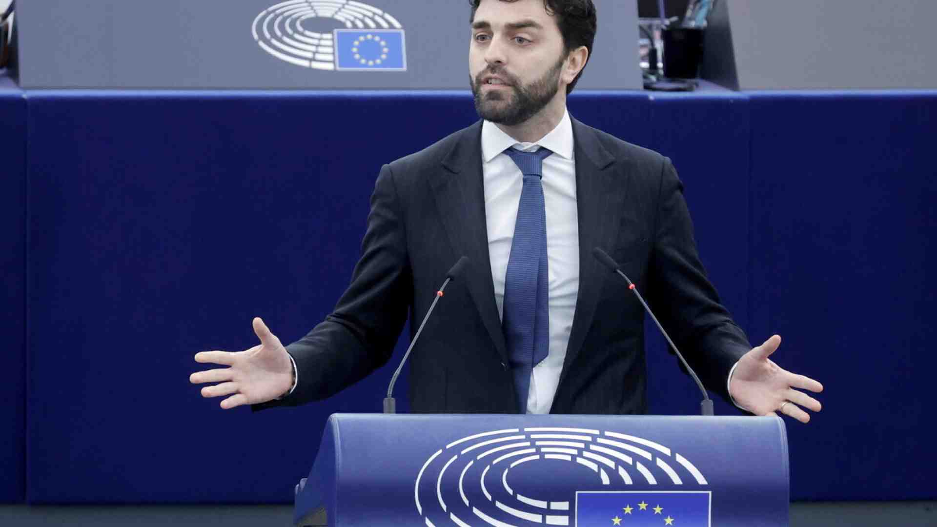“Draghi ha caratteristiche che ci inquietano”, dice il super salviniano Zanni