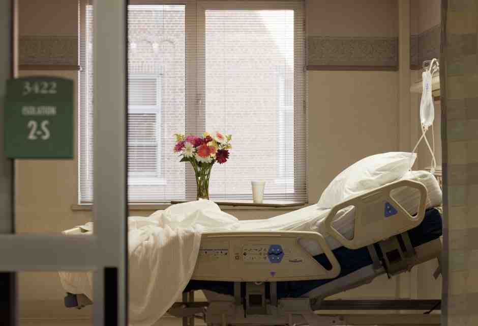 Il governo impugna le delibere dell'Emilia Romagna sul fine vita. Bonaccini: "Si è passato il limite"