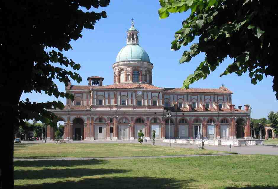 Il santuario più amato della bergamasca minacciato dalla logistica. Allarme dei vescovi