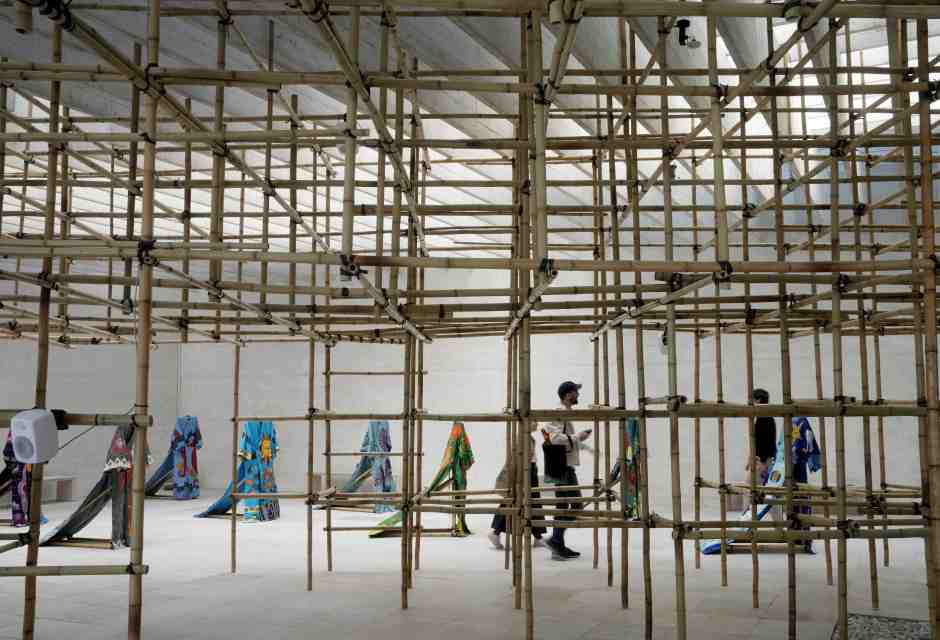 "Stranieri ovunque". Alla Biennale l'attenzione speciale al viandante