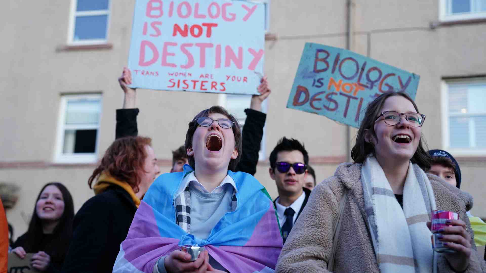 Fluidità da incoraggiare e bambini da medicalizzare. I nuovi guru del gender