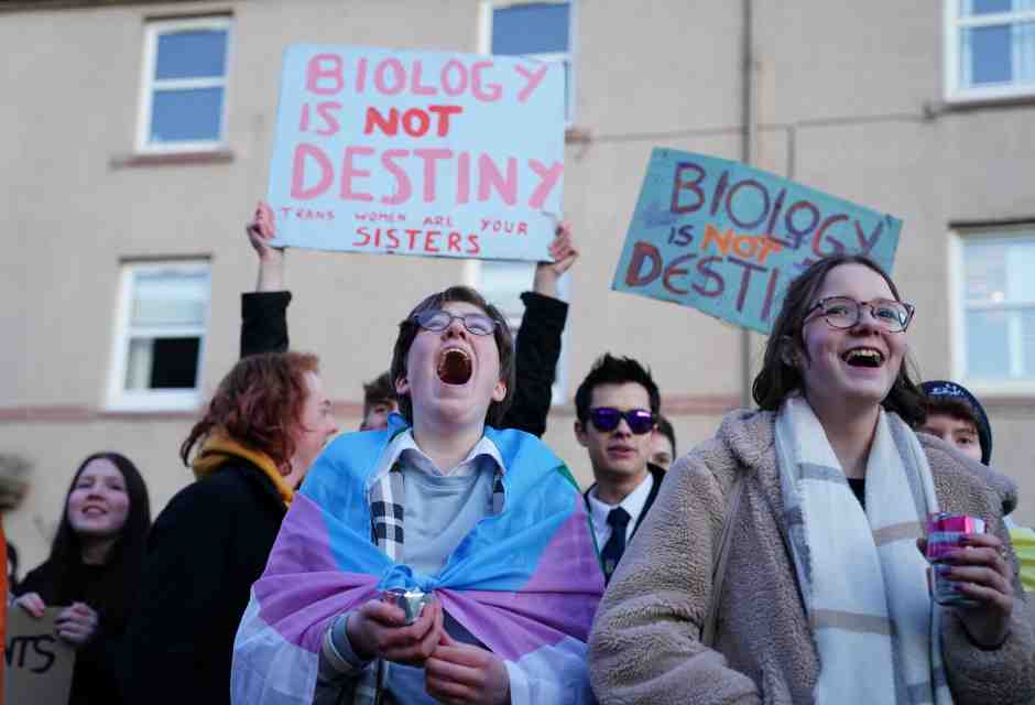 Fluidità da incoraggiare e bambini da medicalizzare. I nuovi guru del gender