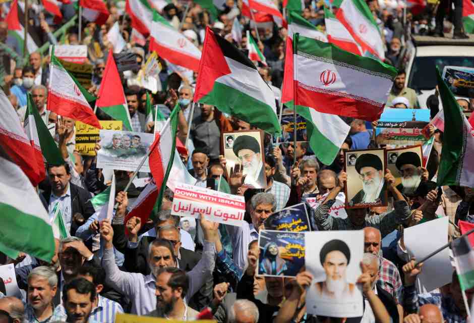 Gli utili idioti degli ayatollah: pseudo pacifisti, onusiani, beghine e accademici