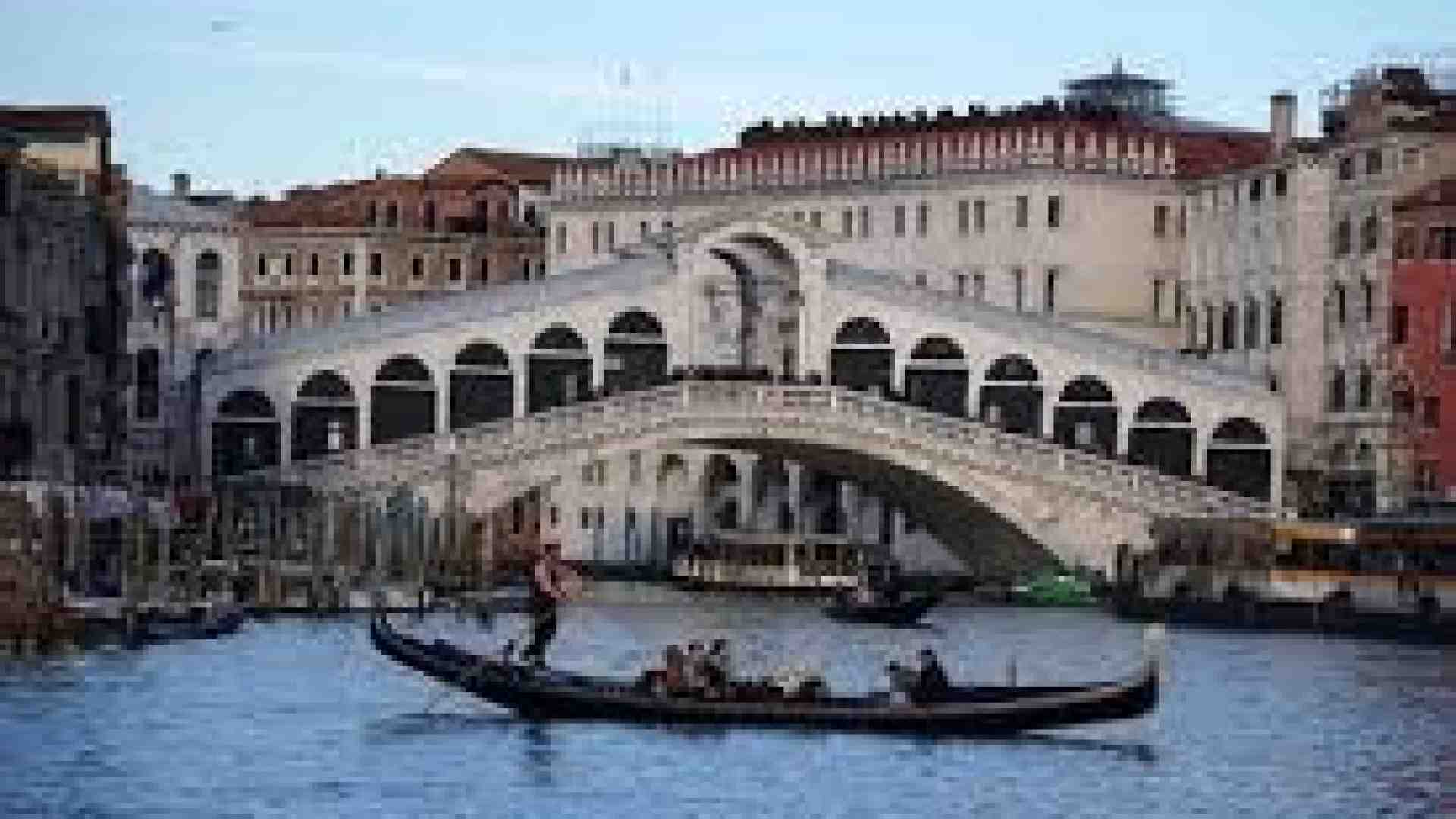 14 milioni in viaggio per i ponti di primavera, a Venezia debutta il ticket