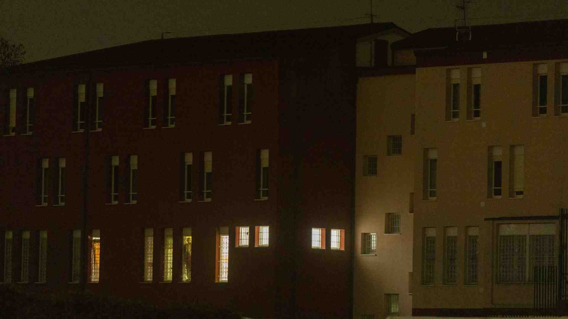 Torture e maltrattamenti nel carcere minorile Cesare Beccaria: tredici arresti