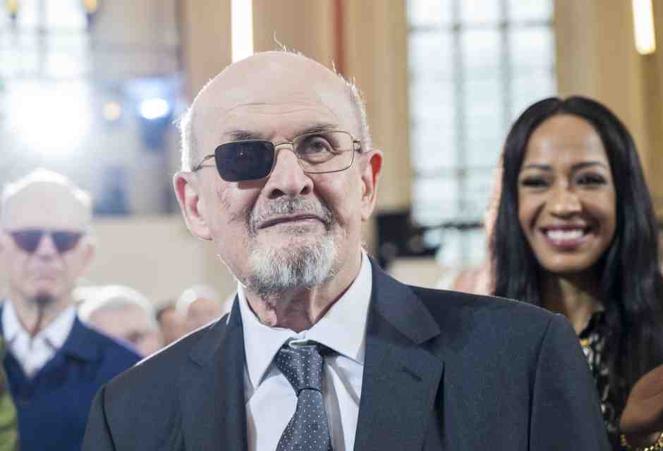 Salman Rushdie, di coltello e miracolo. Lo scrittore si racconta nel suo ultimo libro