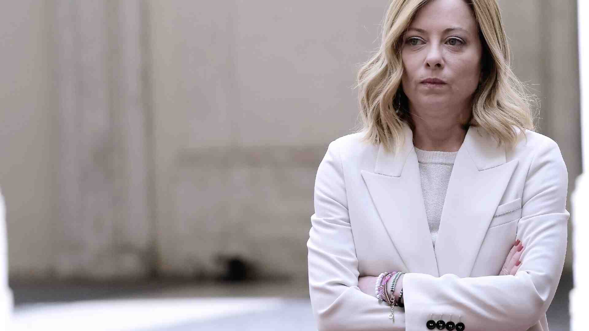 Meloni deve passare dalla fase "è un cretino ma è mio amico" alla fase "è un amico ma è un cretino"