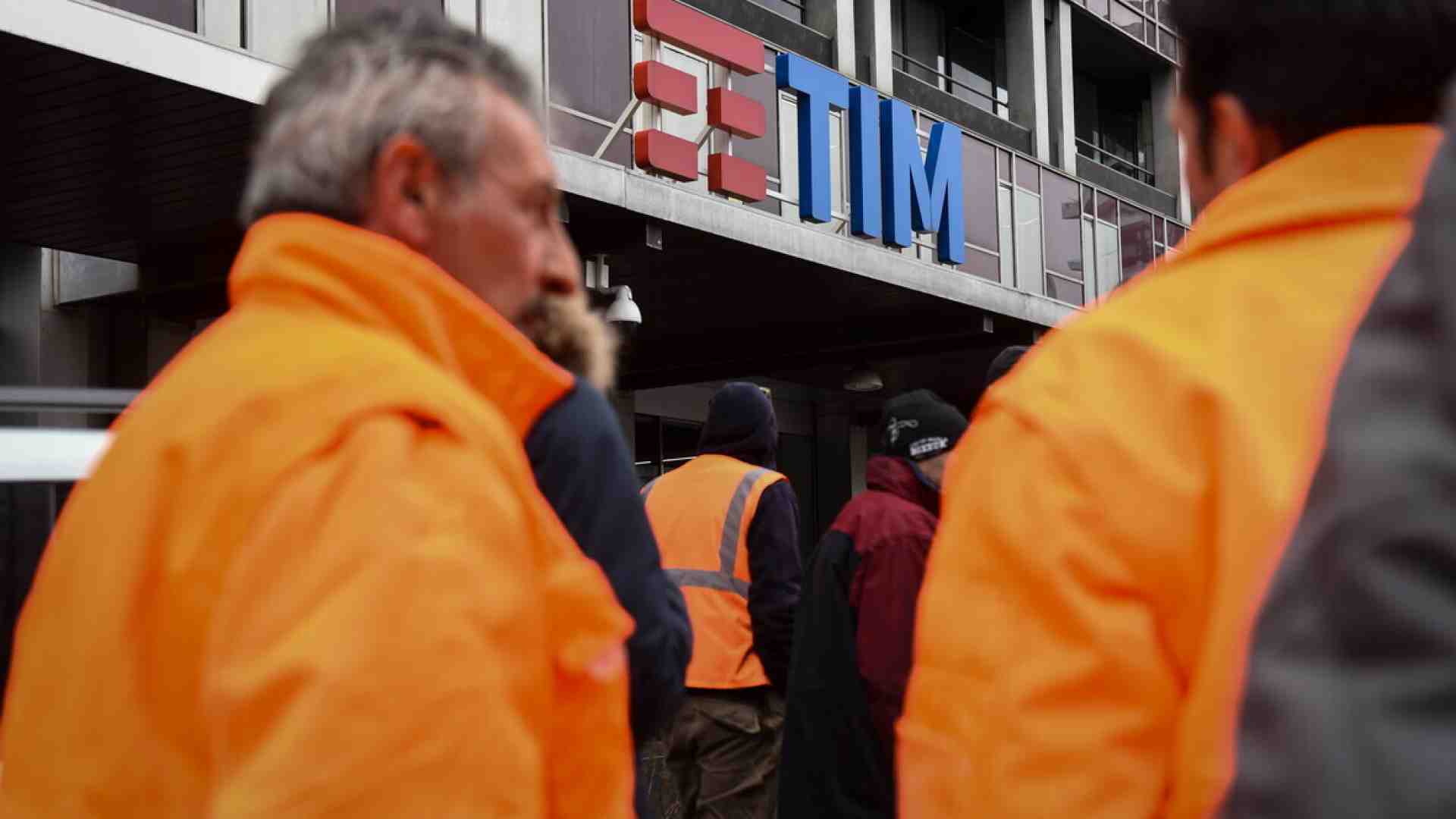 Ultimo miglio per la rete Tim. L’astensione di Vivendi e la conferma di Labriola agevolano la cessione