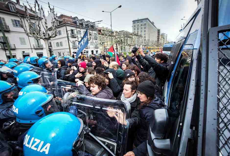 Torino e gli scontri con la Polizia: servirebbe un monologo per antisemiti