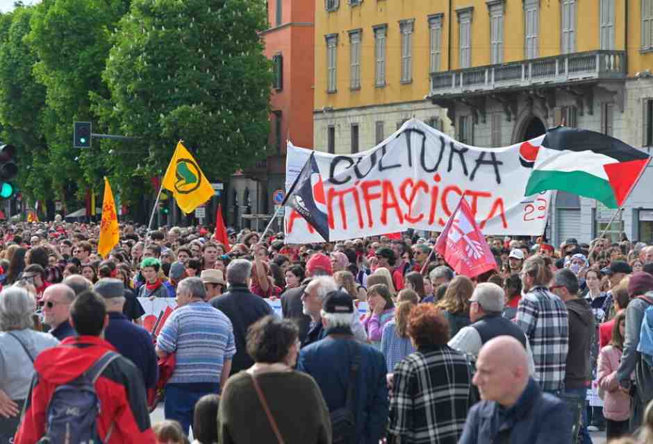 Altro che Scurati, il vero problema è il 25 aprile: sfilata di ombre e zombie