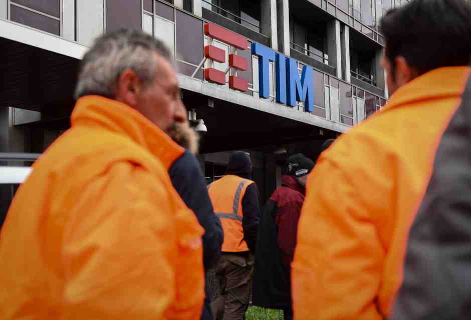 Ultimo miglio per la rete Tim. L’astensione di Vivendi e la conferma di Labriola agevolano la cessione