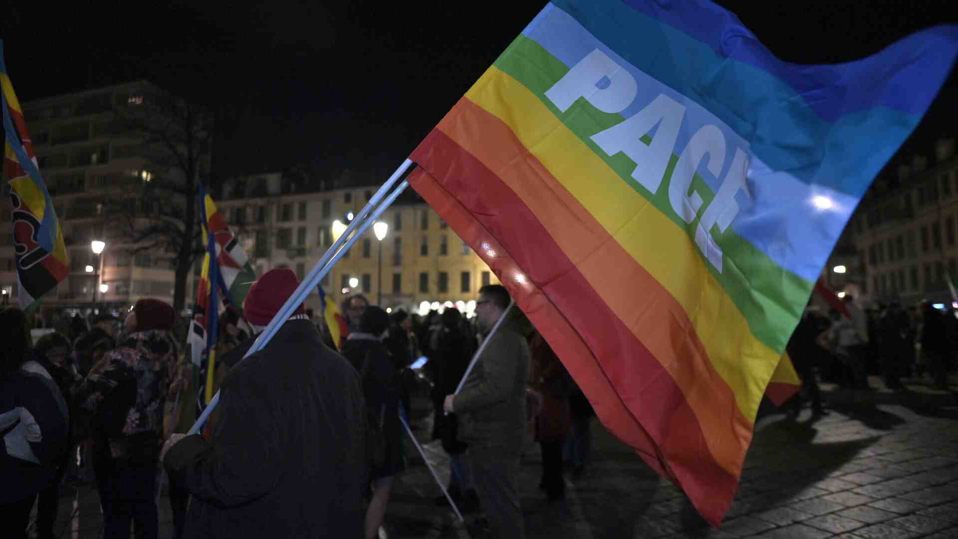 Ma cosa significa, esattamente, "fuori la guerra dalla storia"?